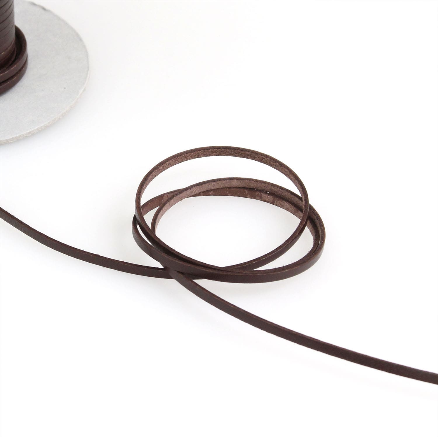 日本紐釦貿易 ヌメ革テープ 3mm巾 長さ10m巻 こげ茶 MTLS1003-4 （ご注文単位1巻）【直送品】