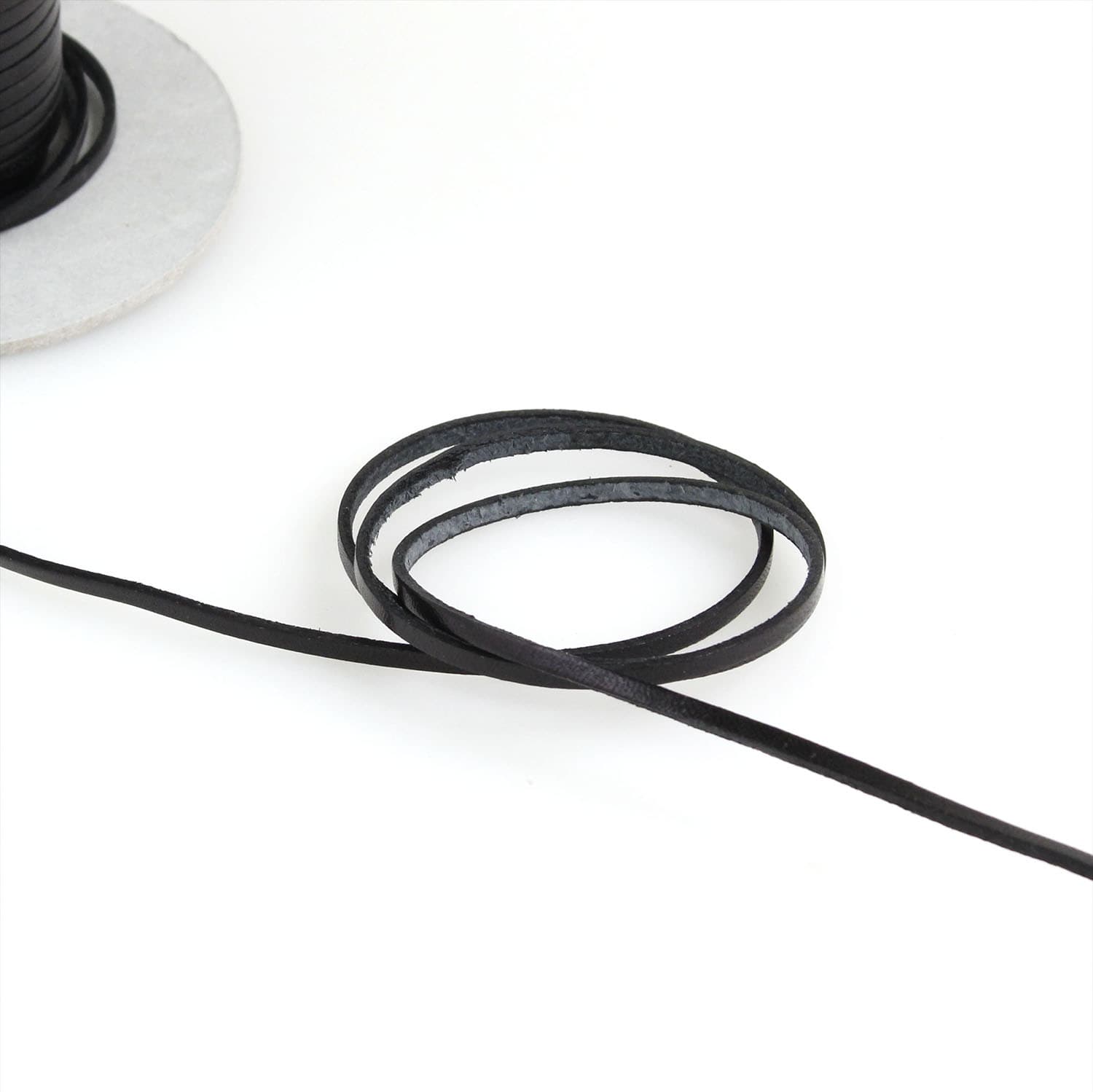 日本紐釦貿易 ヌメ革テープ 3mm巾 長さ10m巻 黒 MTLS1003-7 (ご注文単位1巻)【直送品】