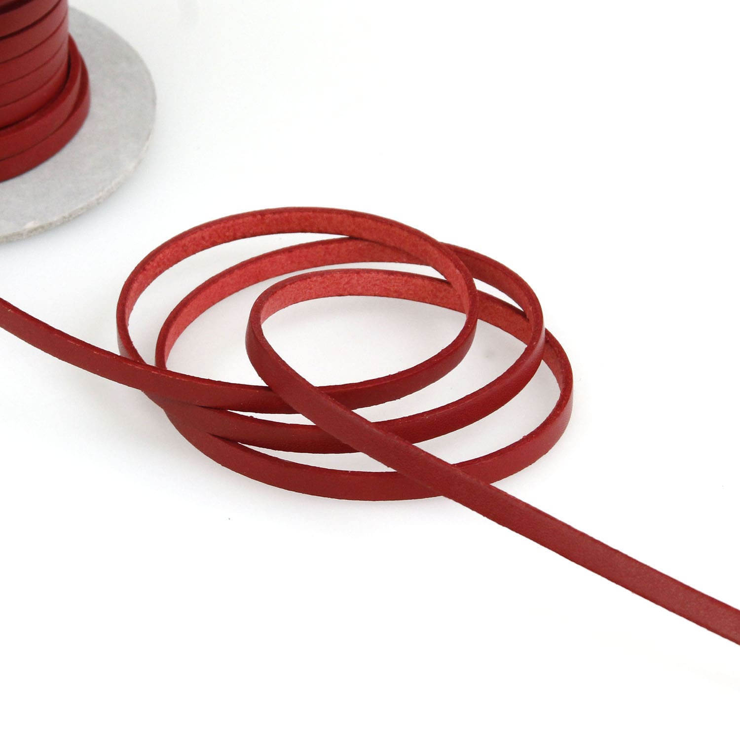 日本紐釦貿易 ヌメ革テープ 5mm巾 長さ10m巻 赤 MTLS1005-8 （ご注文単位1巻）【直送品】