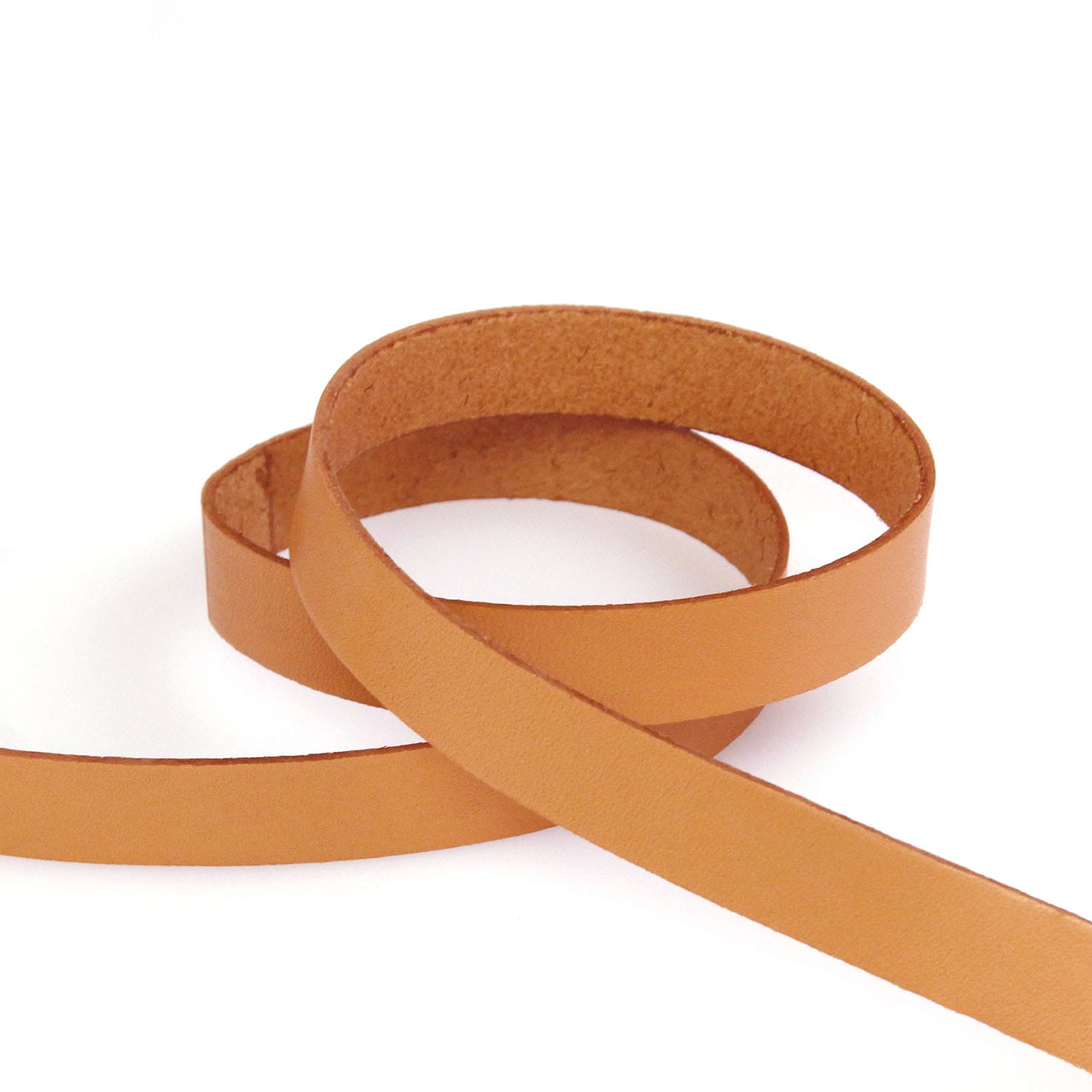 日本紐釦貿易 ヌメ革テープ 15mm巾 長さ10m巻 ベージュ MTLS1015-1 （ご注文単位1巻）【直送品】