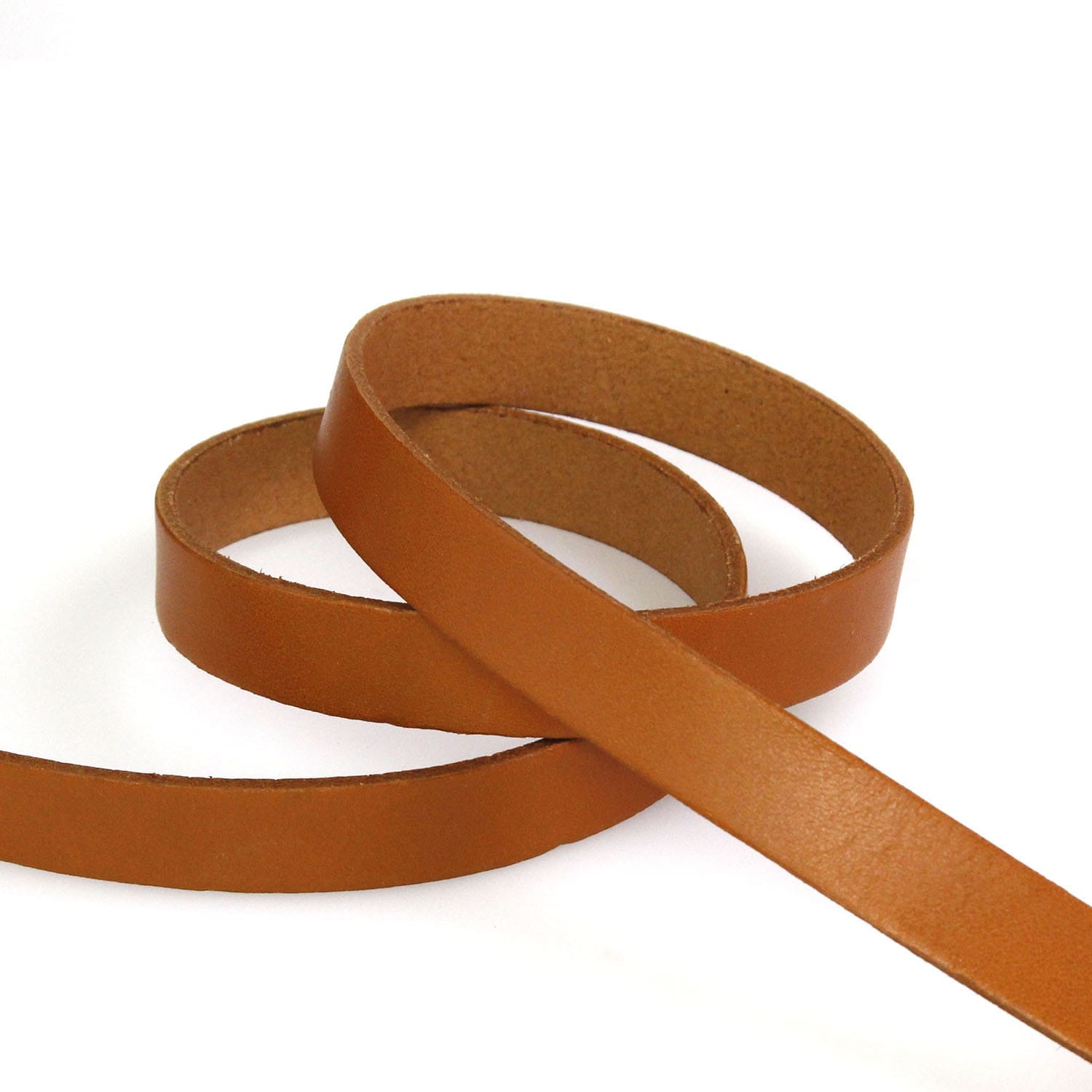 日本紐釦貿易 ヌメ革テープ 15mm巾 長さ10m巻 キャメル MTLS1015-2 （ご注文単位1巻）【直送品】