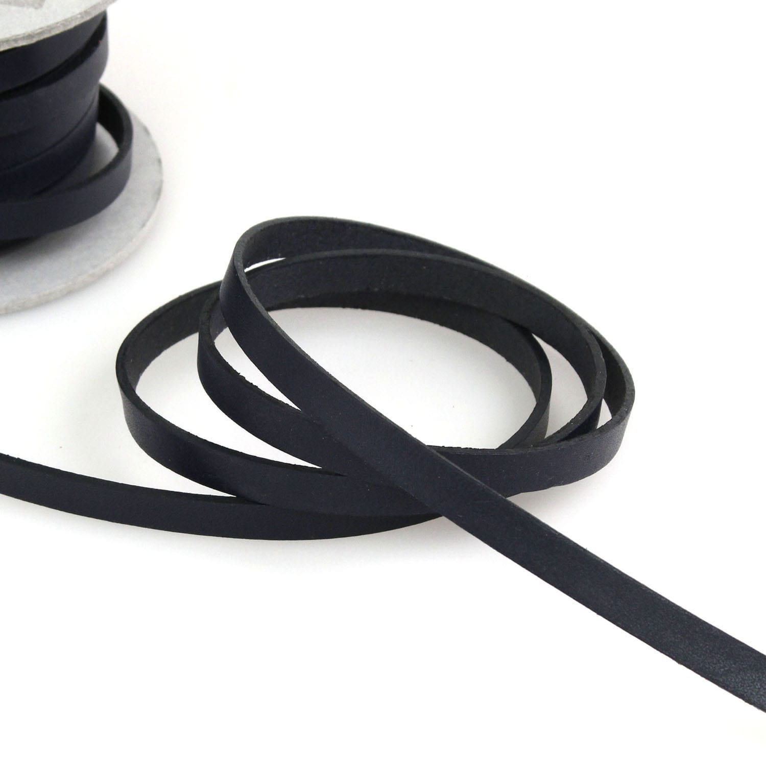 日本紐釦貿易 ヌメ革テープ 8mm巾 長さ10m巻 ネイビー MTLS1008-9 （ご注文単位1巻）【直送品】