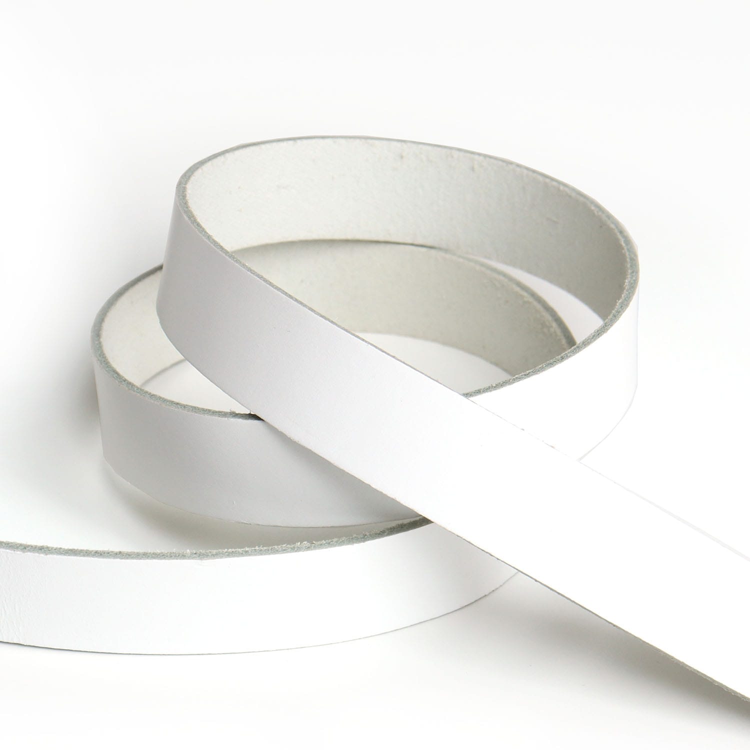 日本紐釦貿易 本革 ヌメ革テープ 15mm巾 長さ10m巻 白 MTLS1015-0 (ご注文単位1巻)【直送品】