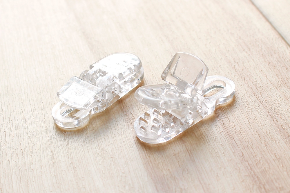 日本紐釦貿易 マスク用クリップ 16個 クリア KMC-16 (ご注文単位1束)【直送品】