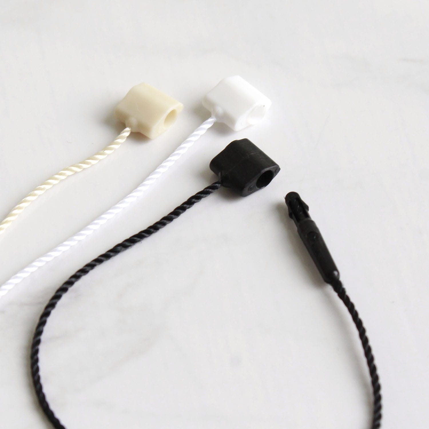 日本紐釦貿易 Y.K.K タグファスナー アパレル タグ紐 タグ糸 糸ループ12.5cm 白 20本 SGM-SR1 (ご注文単位1束)【直送品】