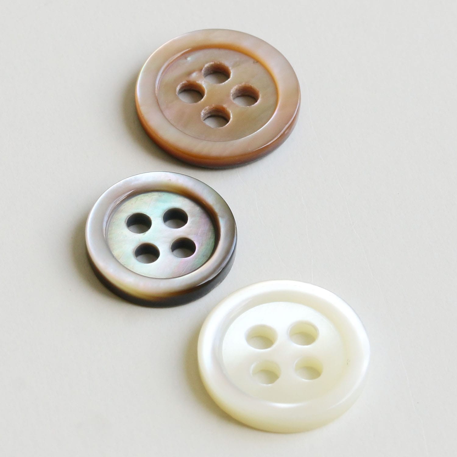 日本紐釦貿易 シャツボタン 10個入 φ10mm アイボリー LW1017-10TR （ご注文単位1束）【直送品】