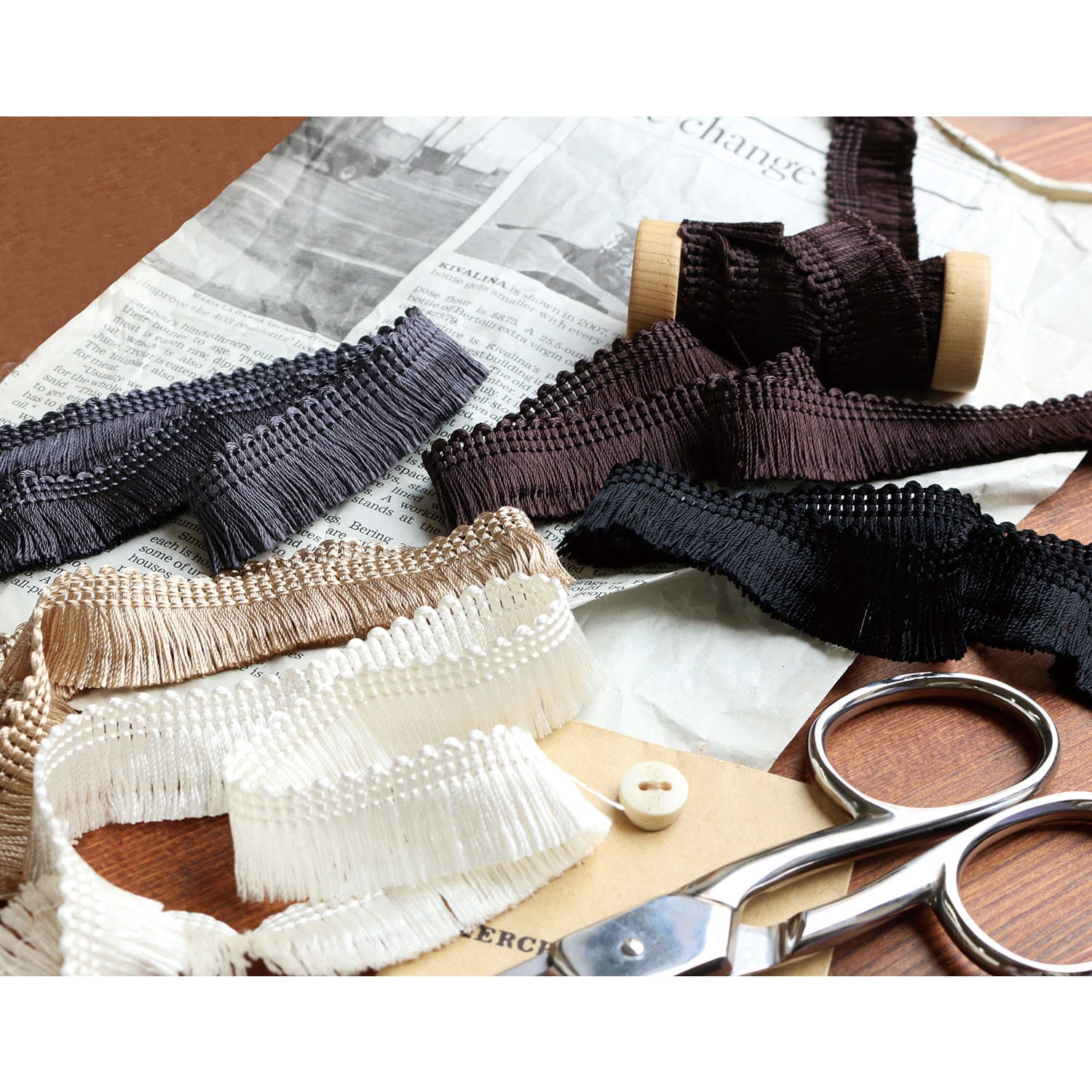 日本紐釦貿易 フリンジブレード 茶 巾20mm 3m巻 DAI117-1349-045 (ご注文単位1巻)【直送品】