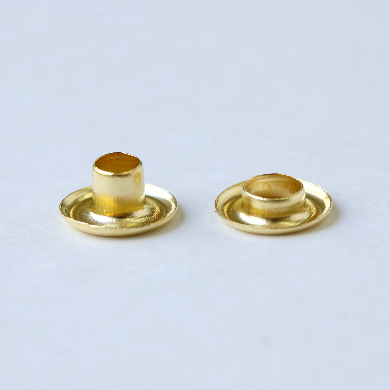 日本紐釦貿易 両面ハトメ #200 穴4mm ゴールド 200組入 (ご注文単位1束)【直送品】