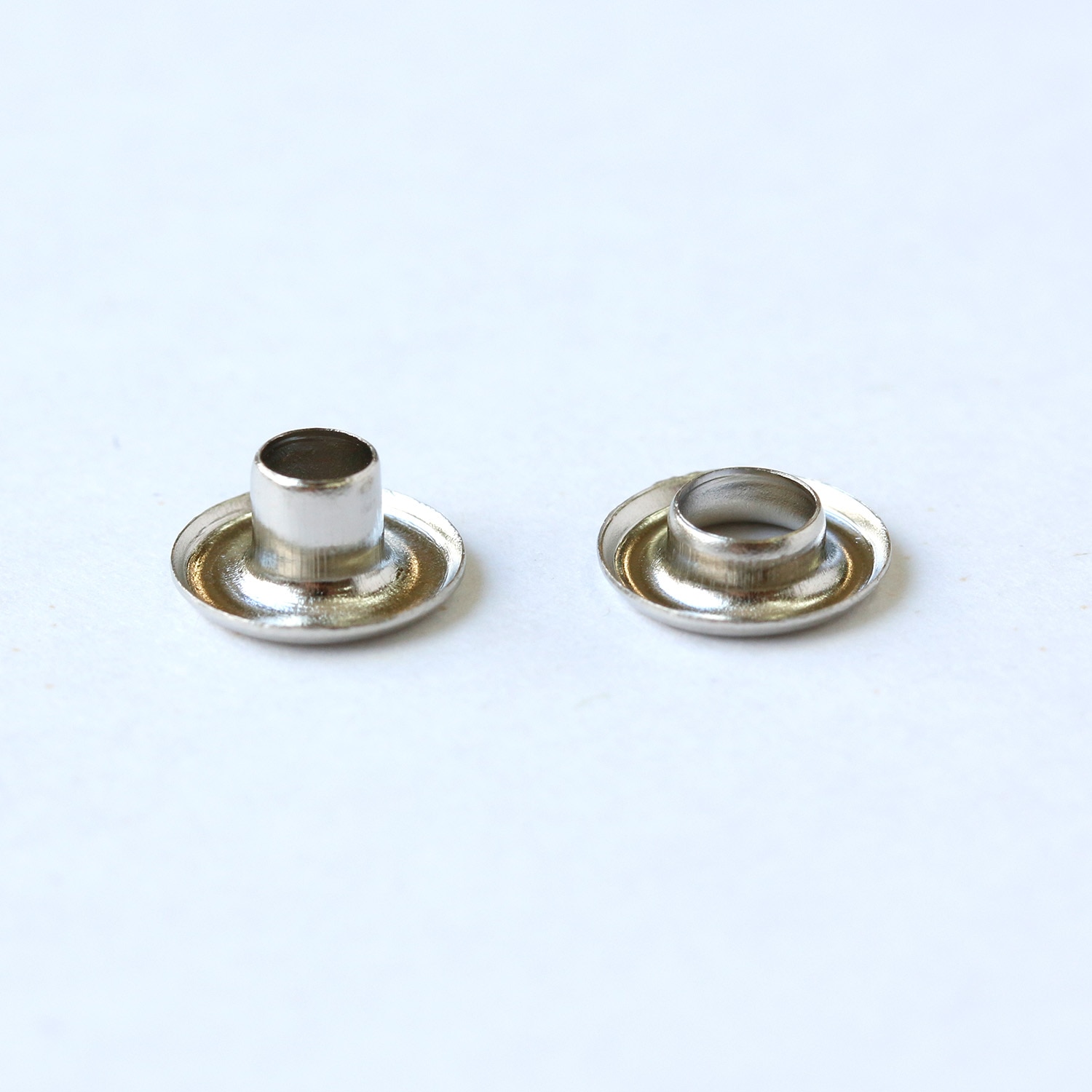 日本紐釦貿易 両面ハトメ #200 穴4mm ニッケル 200組入 （ご注文単位1束）【直送品】