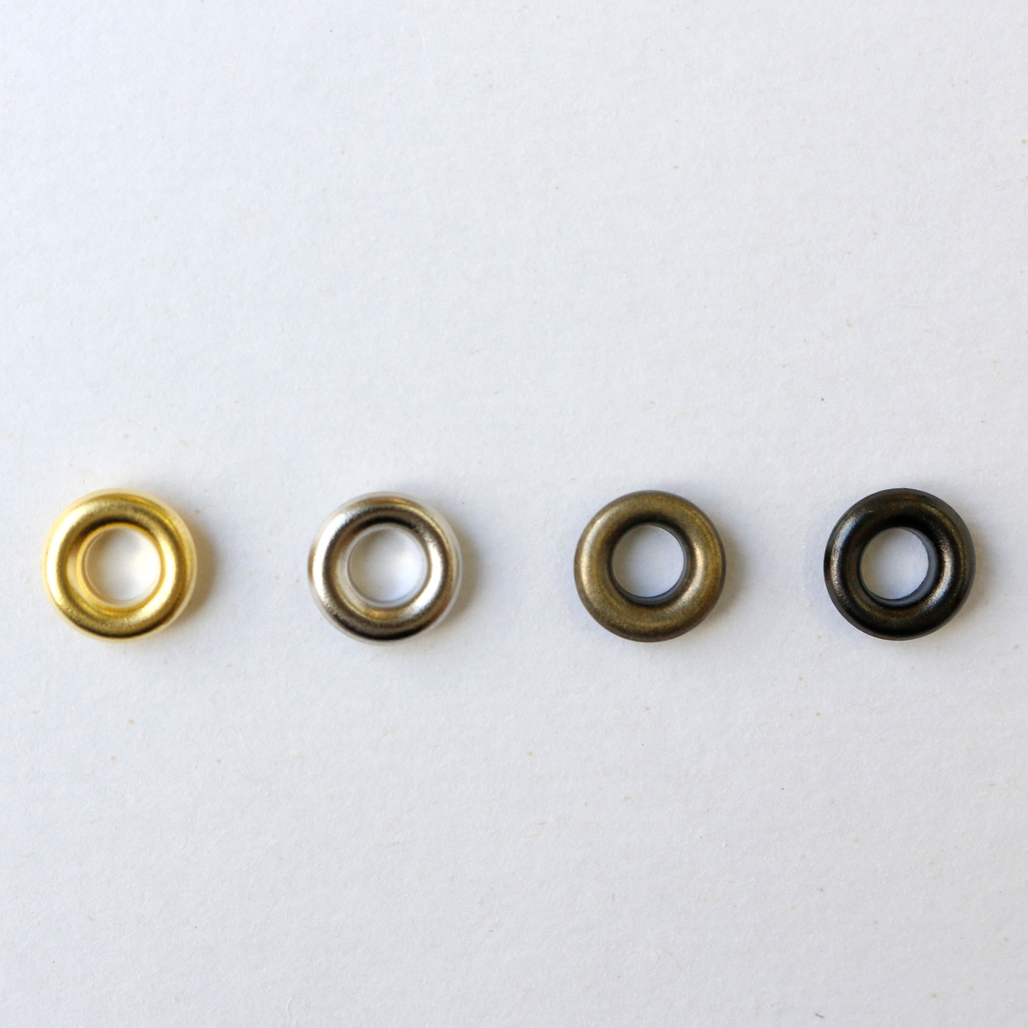 日本紐釦貿易 両面ハトメ #200 穴4mm ブラックニッケル 200組入 (ご注文単位1束)【直送品】