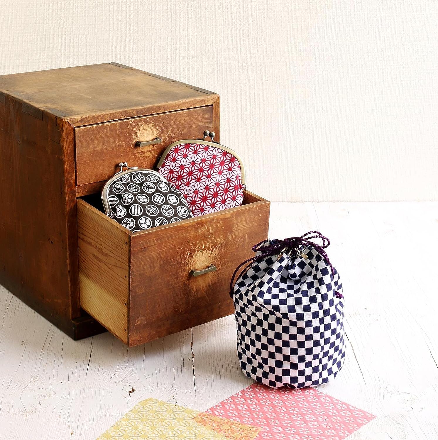 日本紐釦貿易 小紋手ぬぐい 麻の葉 エンジ 33×90cm MYM33470 (ご注文単位1枚)【直送品】