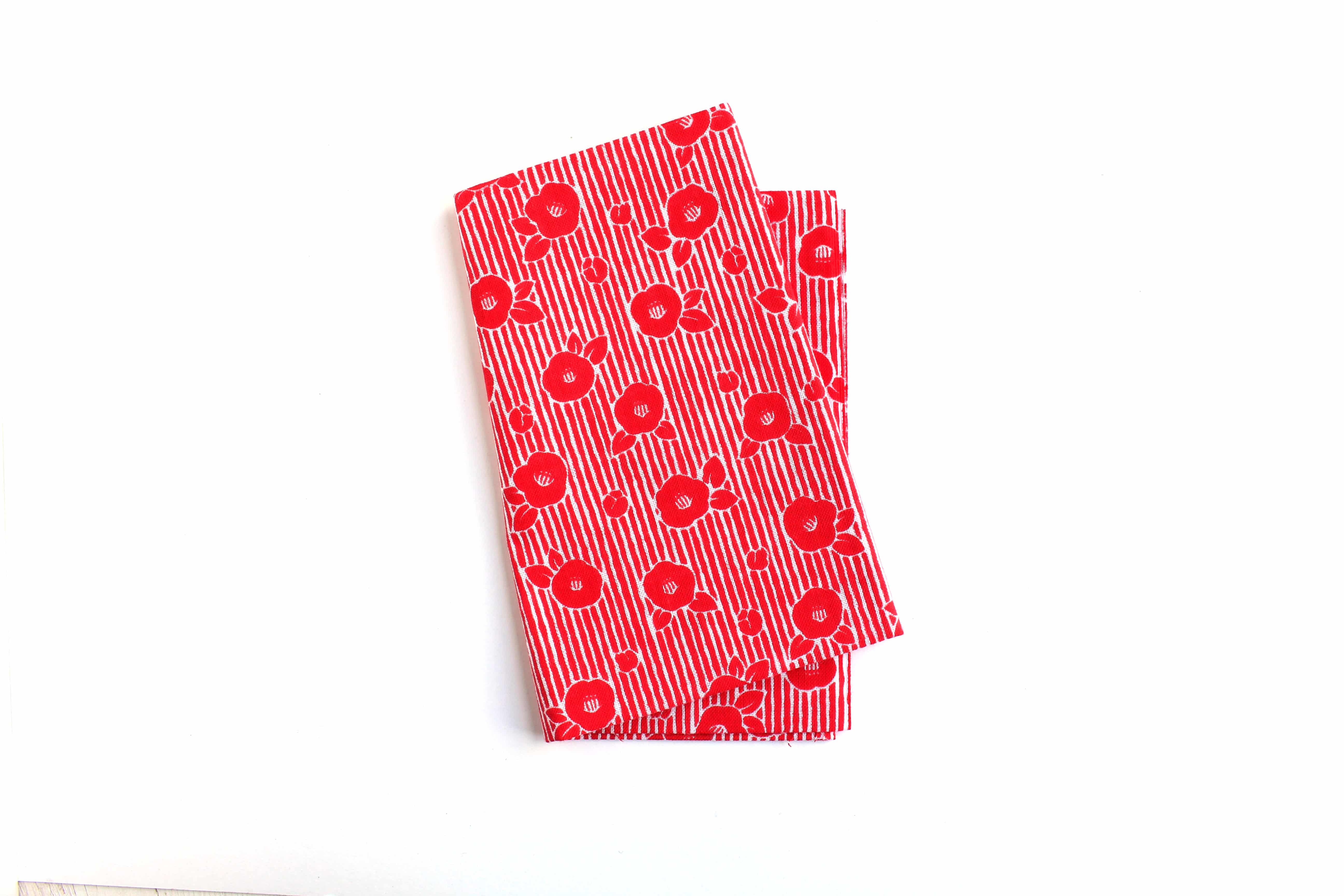 日本紐釦貿易 小紋手ぬぐい 33cmx90cm 椿 MYM33228 (ご注文単位1枚)【直送品】