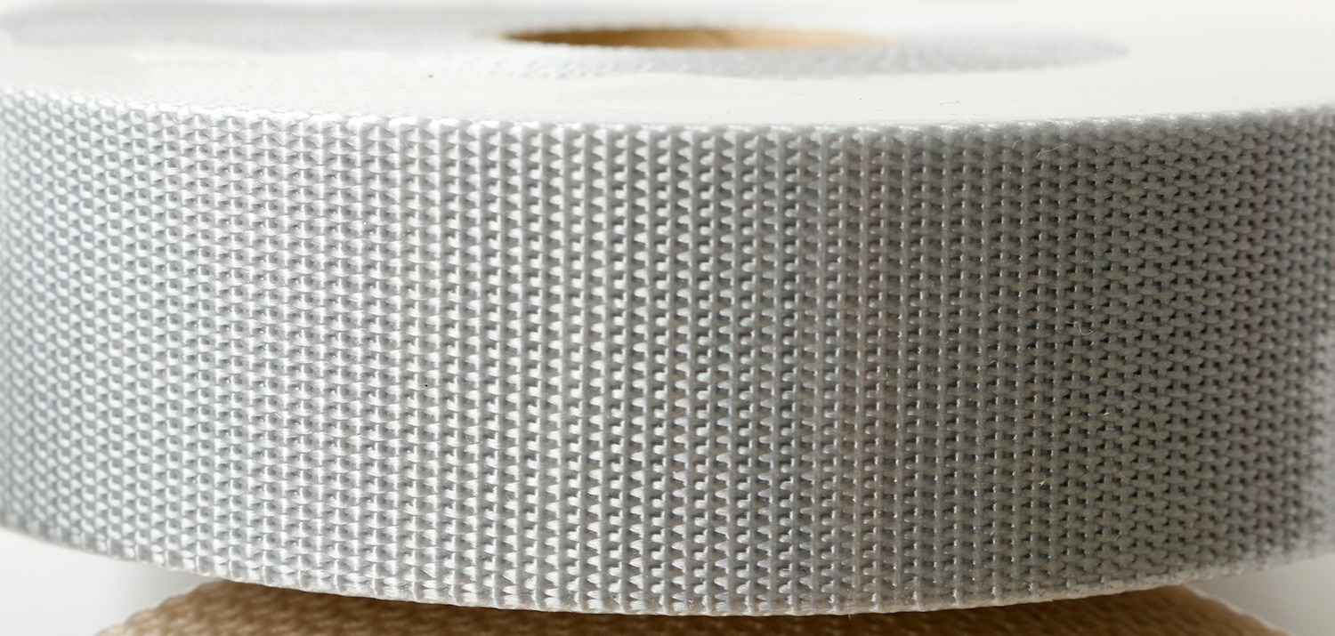 日本紐釦貿易 薄手アミーテープ 30mm巾×10m巻 厚み約1mm ライトグレー AMT30-15 (ご注文単位1巻)【直送品】