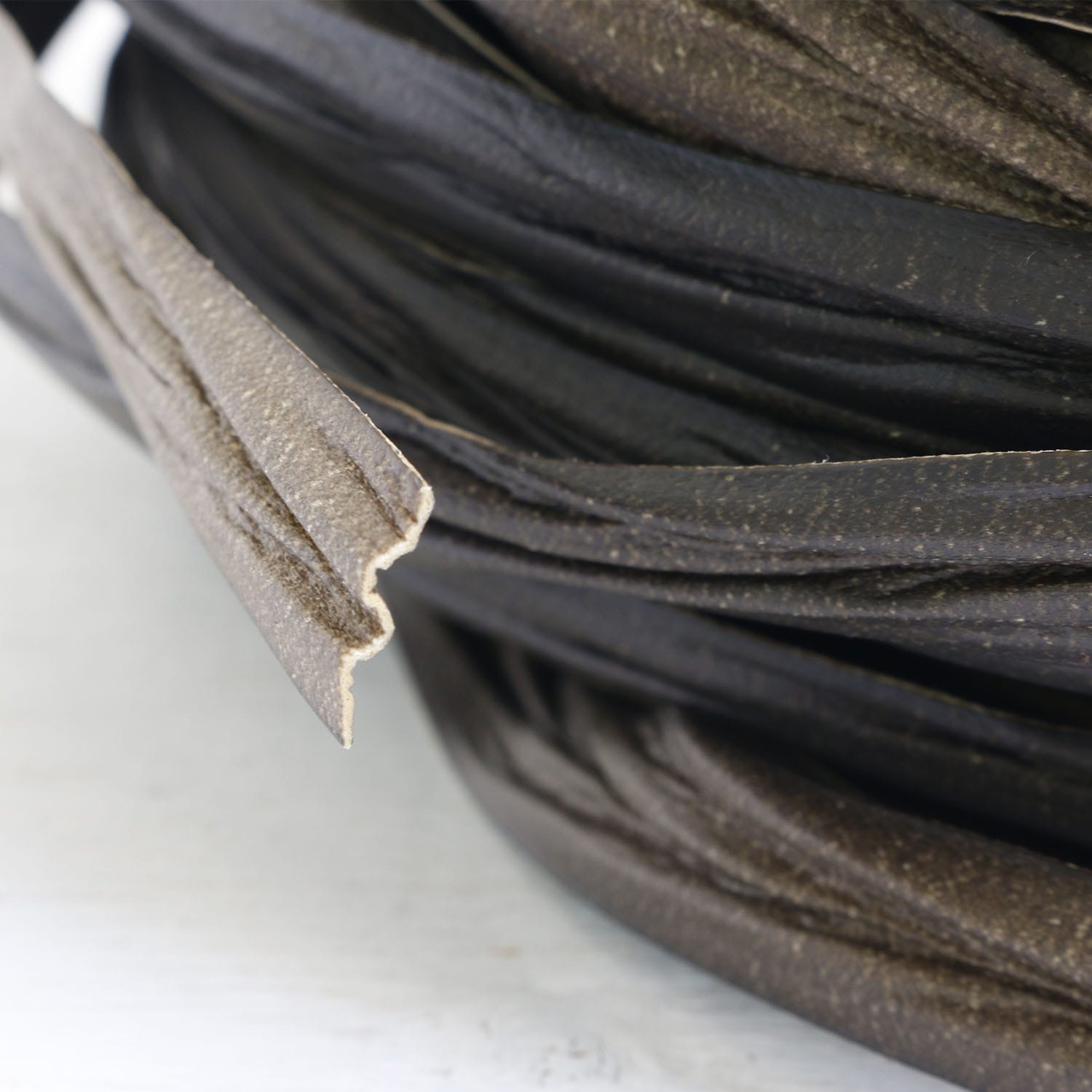 日本紐釦貿易 マジックラタン 平芯 15mm×50m巻 こげ茶 MLC11-A10 (ご注文単位1巻)【直送品】