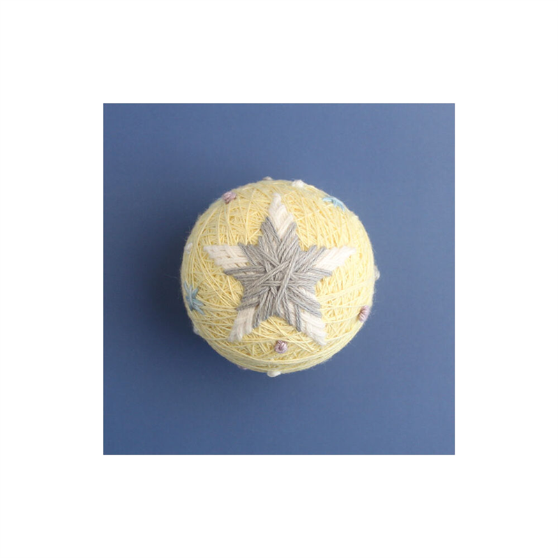 piece 草木染めの糸でつくるちいさなテマリ STAR banana キット イエロー 全長約φ4.5cm PHC-091-1 1個(ご注文単位1個)【直送品】