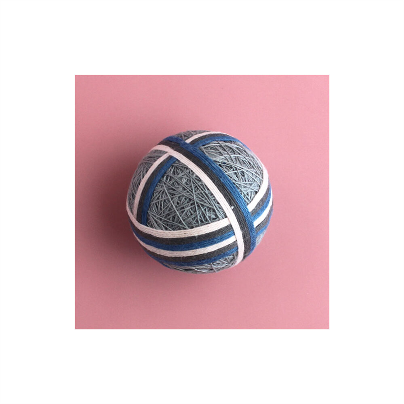 piece 草木染めの糸でつくるちいさなテマリ STRIPE キット グレー 全長約φ4.5cm PHC-093-1 1個(ご注文単位1個)【直送品】