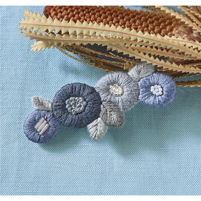 piece 刺しゅうキット k.omoNo fioret hair accessory ヘアクリップ gray PHC-033-4 1個(ご注文単位1個)【直送品】