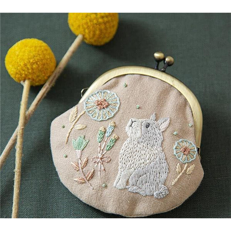 piece ピース chicchiさんの動物刺繍キット -やわらぎの花々とちょこんとうさぎさんのがま口 PHC-113-2 1袋（ご注文単位1袋）【直送品】