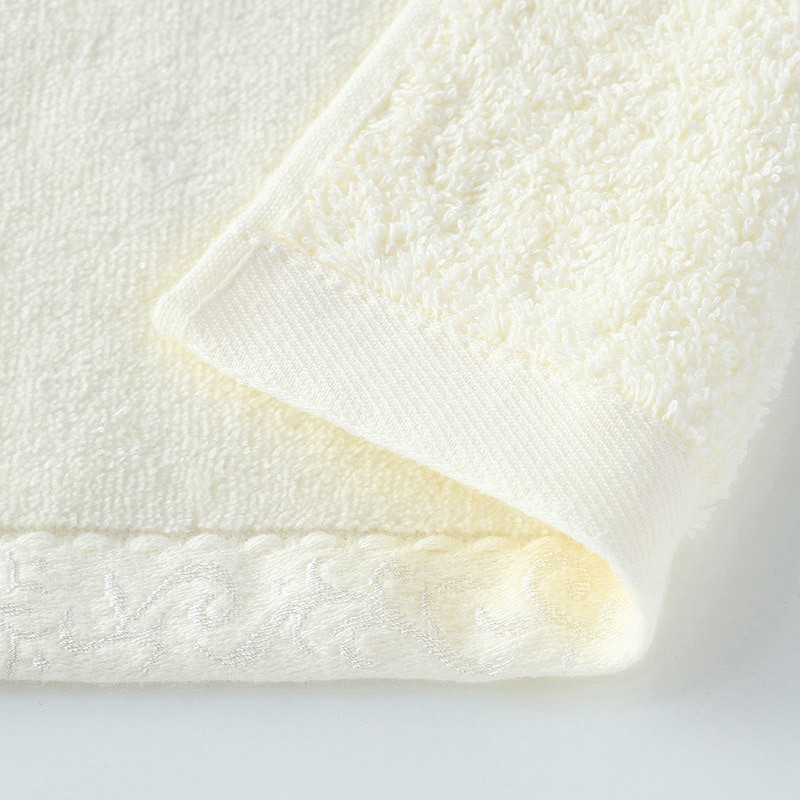 UCHINO プレシャス バスタオル ミルキークォーツ 9025B772I 1枚（ご注文単位4枚）【直送品】