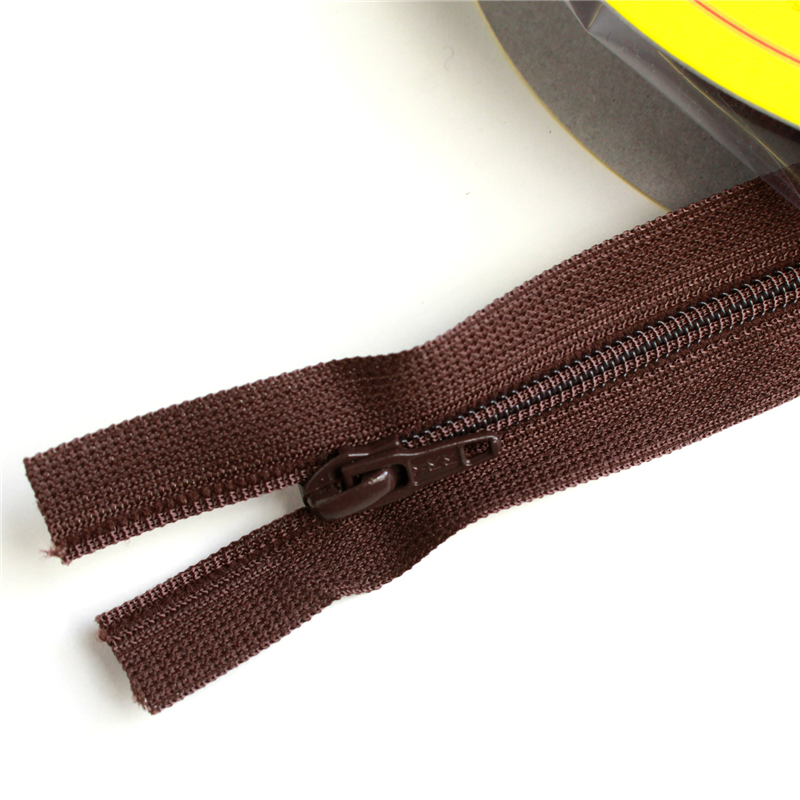 Y.K.K フラットニットファスナー 5Mチェーン FN500-570 1巻(ご注文単位1巻)【直送品】