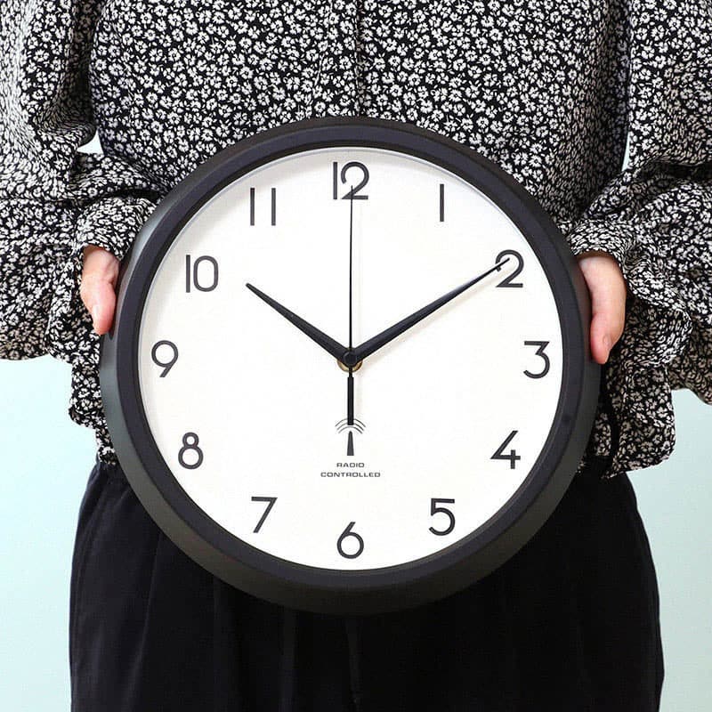 不二貿易 電波掛時計 カペラ φ27cm ブラック 99290 1個（ご注文単位1個）【直送品】