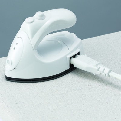 ヤザワコーポレーション トラベル アイロン TVR54WH 1個(ご注文単位1個)【直送品】