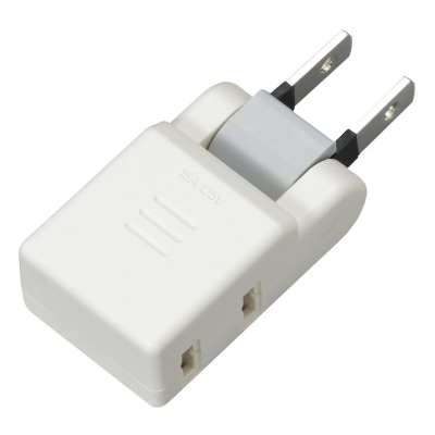 ヤザワコーポレーション 極小コーナータップ 2個口 ホワイト Y02CM200WH 1個(ご注文単位1個)【直送品】