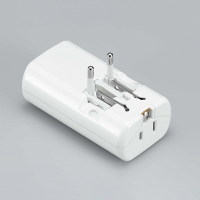 ヤザワコーポレーション トラベル 海外用マルチ変換プラグ USB付 3.1A 白 HPM53AWH 1個(ご注文単位1個)【直送品】