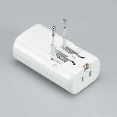 ヤザワコーポレーション トラベル 海外用マルチ変換プラグ USB付 3.1A 白 HPM53AWH 1個(ご注文単位1個)【直送品】