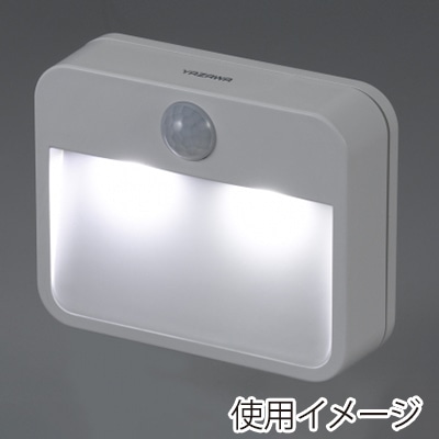 ヤザワコーポレーション 乾電池式 人感明暗ナイトライト 2灯 NBSMN14WH 1個(ご注文単位1個)【直送品】