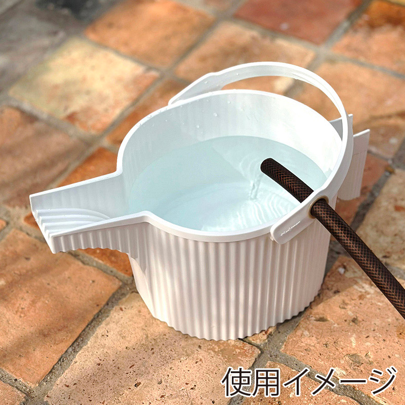 八幡化成 ガーデンビートル フォンタナジョウロ 5L ホワイト 244769 1個(ご注文単位1個)【直送品】