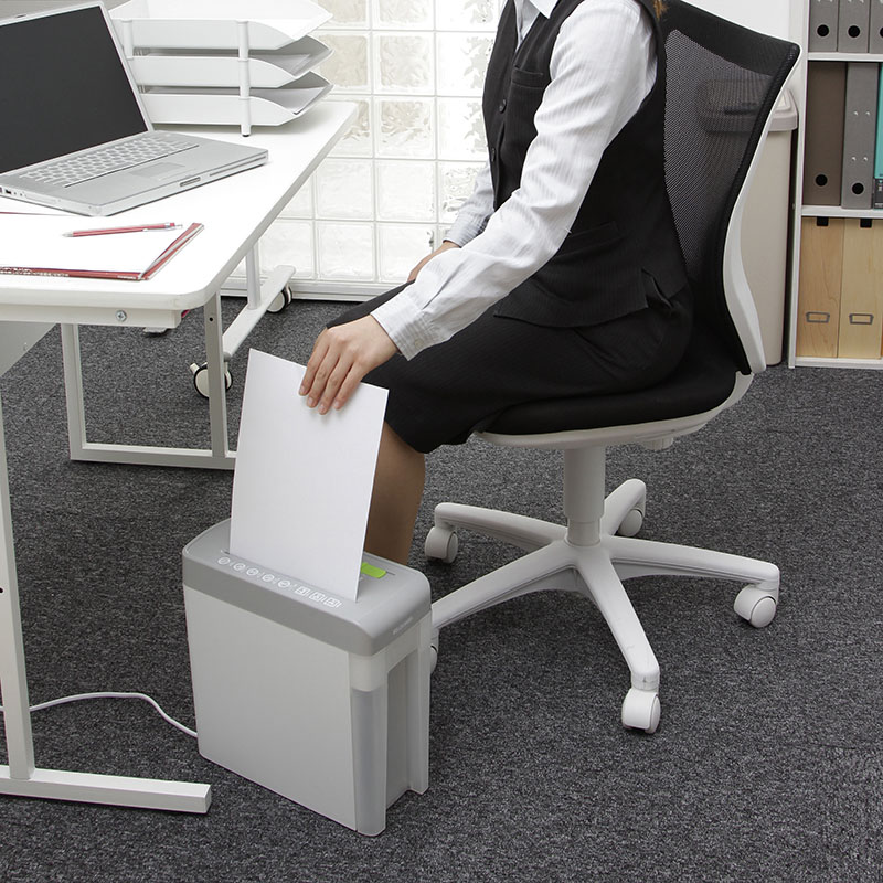 アイリスオーヤマ シュレッダー P5HC 520544 1台(ご注文単位1台)【直送品】