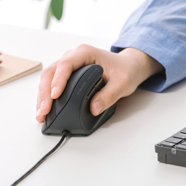 サンワサプライ 抗菌静音 有線エルゴノミクスマウス ブラック MA-ERGK9 1個（ご注文単位1個）【直送品】