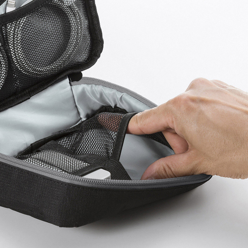 サンワサプライ トラベル小物ポーチ W190×D135×H50mm IN-AD8BK 1個(ご注文単位1個)【直送品】