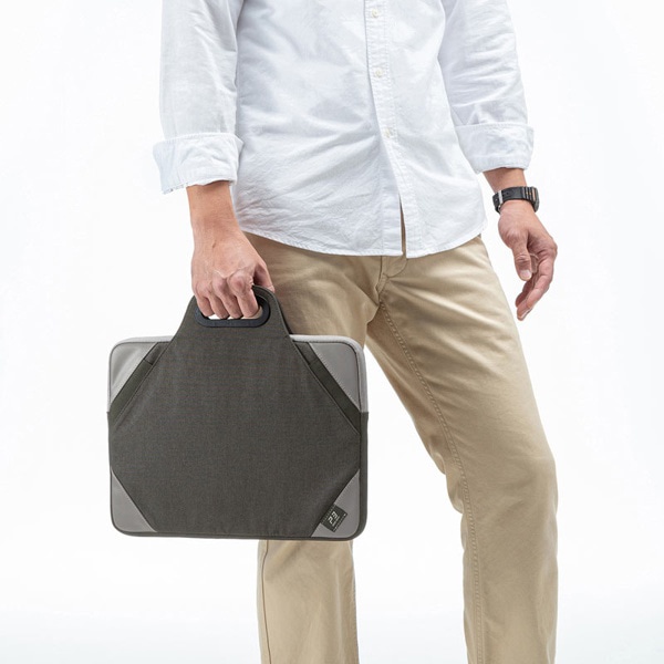 サンワサプライ 衝撃吸収PCケース 13.3型ワイド IN-MF13BK 1個（ご注文単位1個）【直送品】