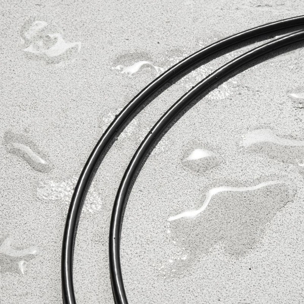 サンワサプライ 屋外用防水LANケーブル カテゴリ6A 5m KB-T6AWP-05BK 1個（ご注文単位1個）【直送品】