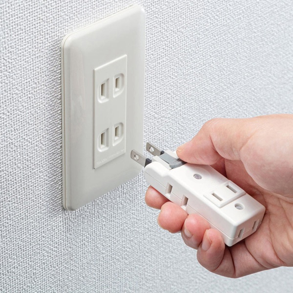 サンワサプライ 楽抜けマイクロタップ 2P 4個口 TAP-B58W 1個（ご注文単位1個）【直送品】