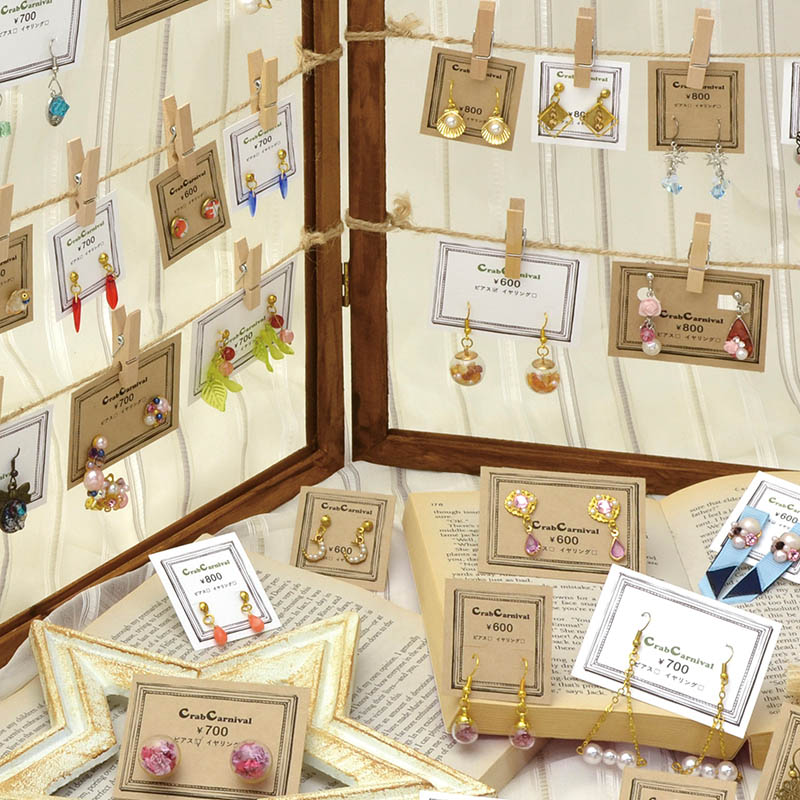 ササガワ OA対応ピアス台紙 Lサイズ15シート袋入(1シート8枚付) 44-7601 ホワイト 1冊(ご注文単位1冊)【直送品】