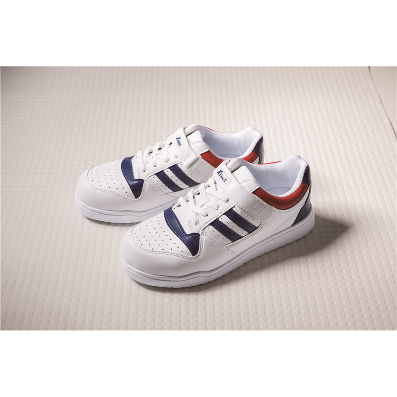 チャコールグレー