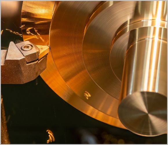 旋盤加工に使用されるバイトの種類を徹底解説！構造や形状からご紹介