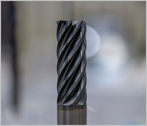 エンドミルとは？初心者向けの基本知識と選び方ガイド