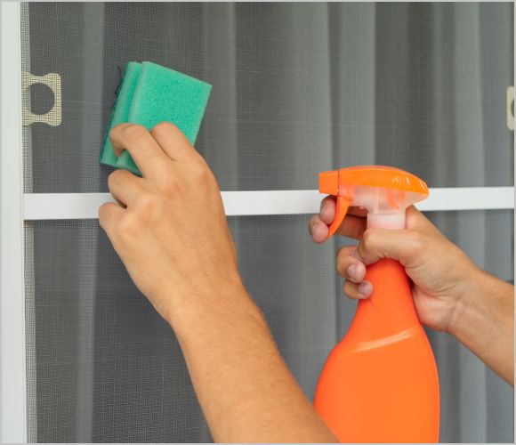 網戸掃除方法まとめ｜手間いらずで簡単キレイ！5つのコツも解説