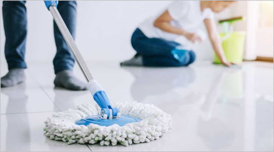 モップの使い方完全ガイド｜初心者でも上手に掃除できるコツ＆手順