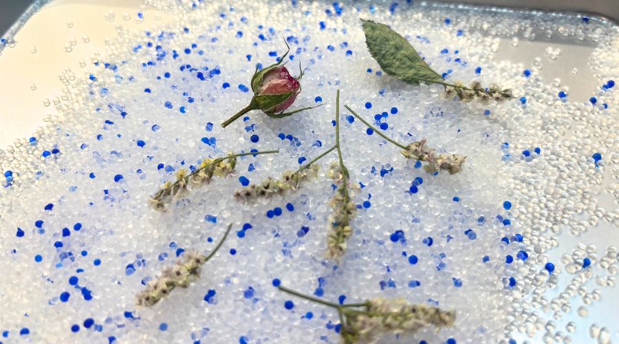 乾燥後のシリカゲル除去と仕上げ