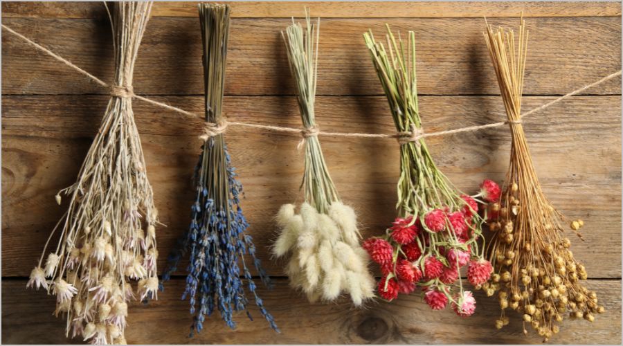 ドライフラワーを逆さまに飾るのはなぜ?