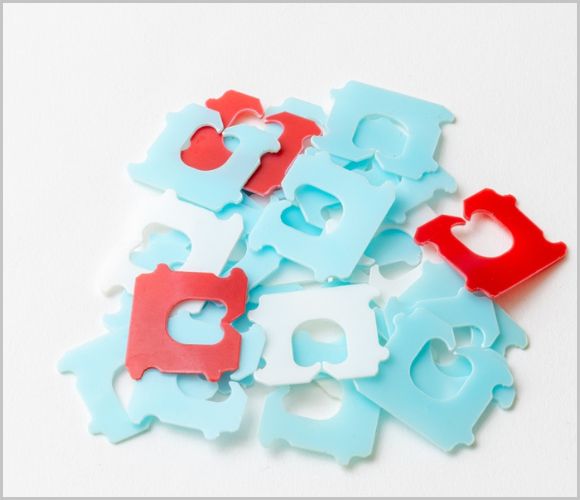 パンの袋を留めるアレの名称は?使い方や意外な再利用法を紹介