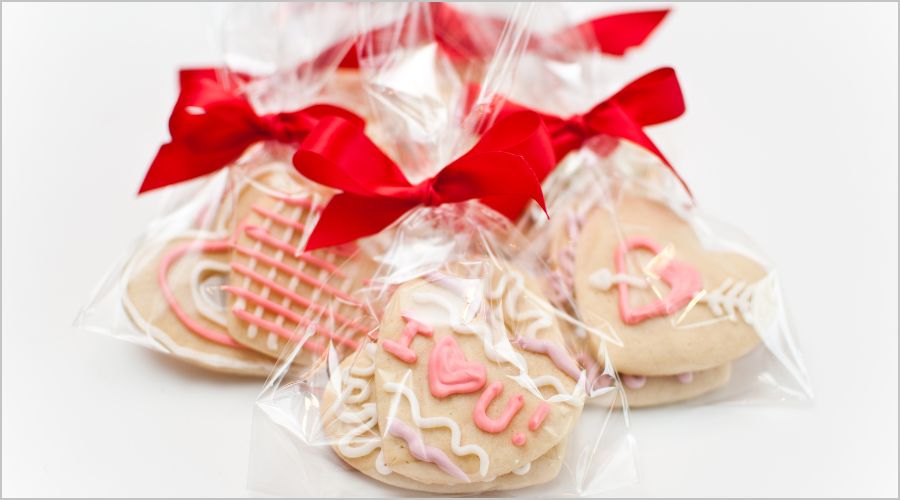 クッキーを袋で包む基本ステップ