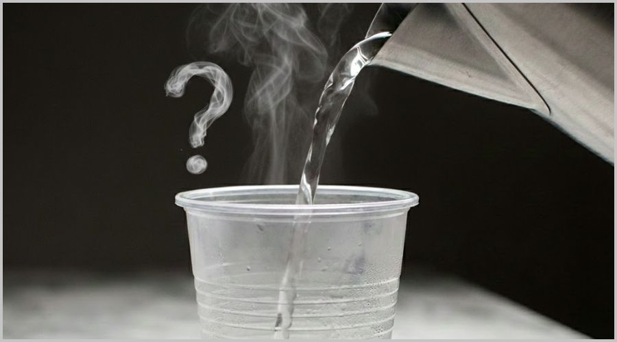 プラスチックコップで熱湯はOK？温度ごとの耐熱性と危険性を解説