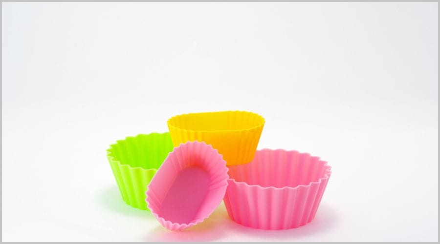 おかずカップの収納アイデア集｜キッチンや厨房で使いやすく整理する方法