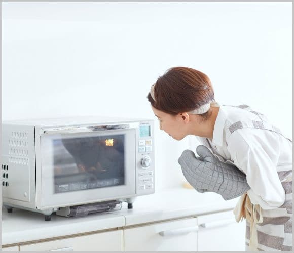 電子レンジ対応してる？“加熱OK”な食品トレーの素材別の選び方